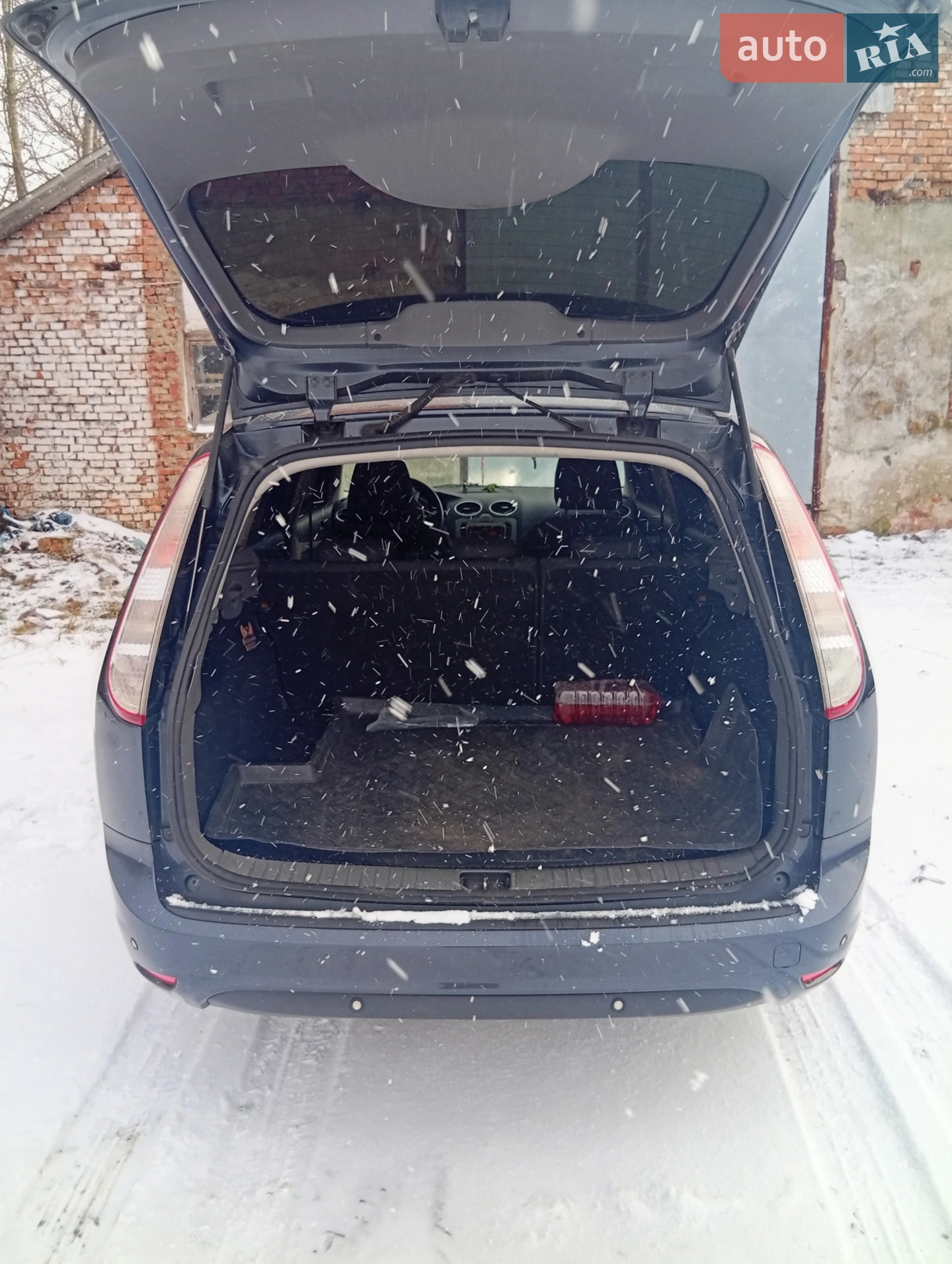 2010 Ford Focus - мініатюра 9
