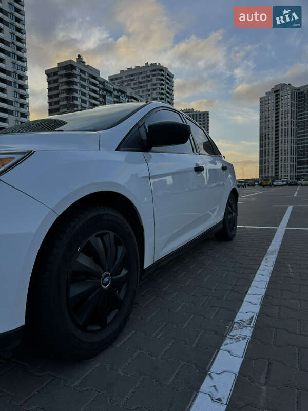 Седан Ford Focus 2015 в Киеве фото 4 Седан Ford Focus 2015 в Киеве