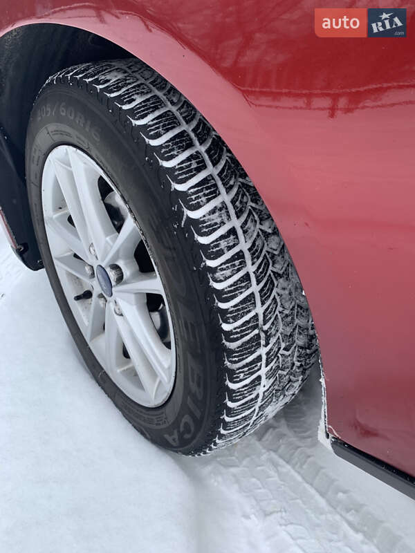 Седан Ford Focus 2015 в Сумах