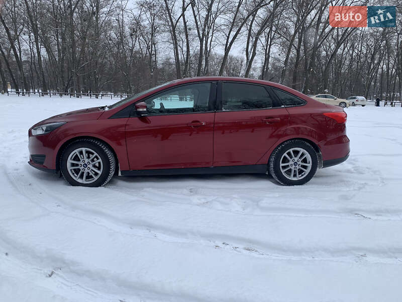 Седан Ford Focus 2015 в Сумах