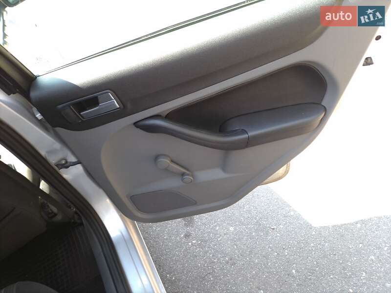 Хетчбек Ford Focus 2008 в Дніпрі