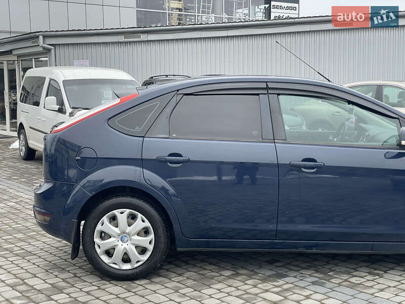 Хэтчбек Ford Focus 2008 в Мукачево