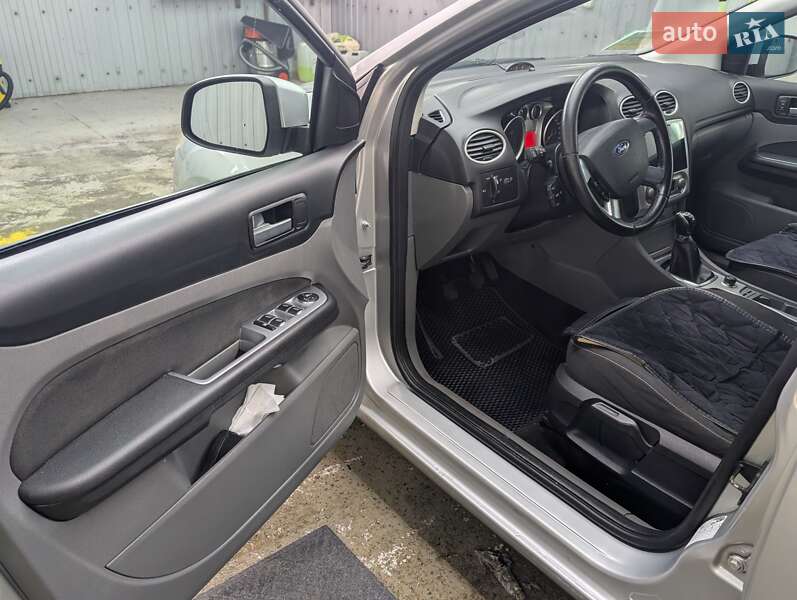 Хетчбек Ford Focus 2010 в Каневі