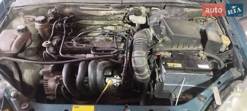 Хэтчбек Ford Focus 2000 в Самборе