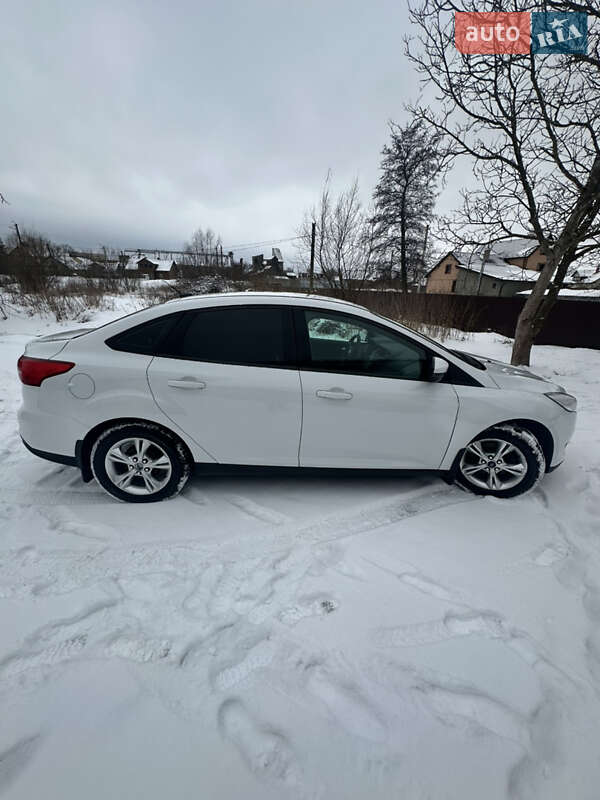 Седан Ford Focus 2015 в Калуші