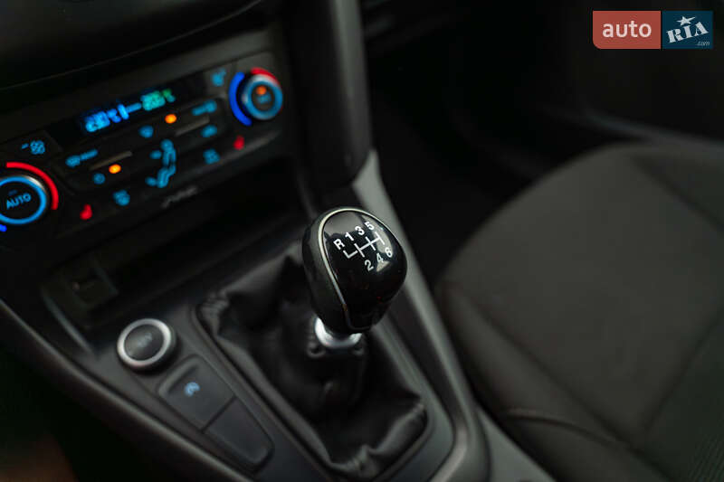 Хэтчбек Ford Focus 2015 в Киеве