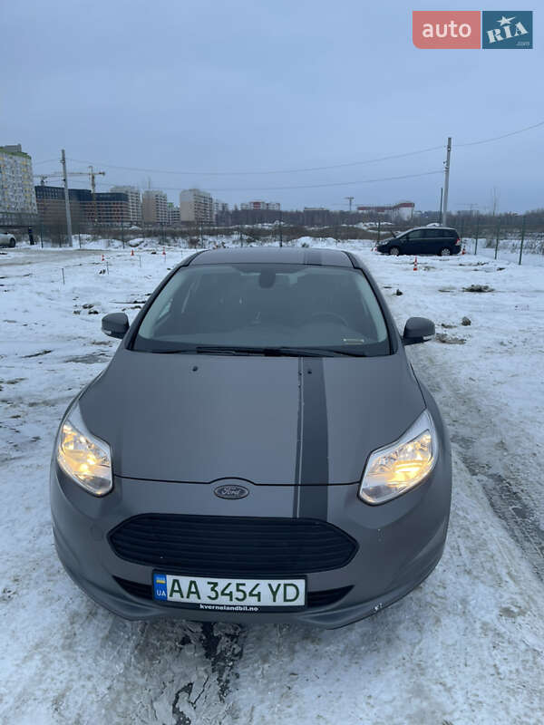 Хэтчбек Ford Focus 2016 в Киеве фото 2 Хэтчбек Ford Focus 2016 в Киеве