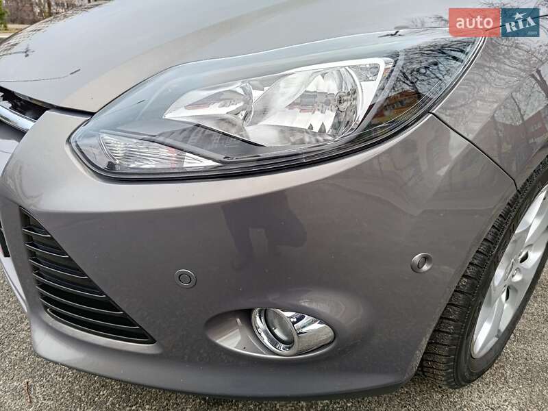 Универсал Ford Focus 2013 в Вишневом фото 2 Универсал Ford Focus 2013 в Вишневом