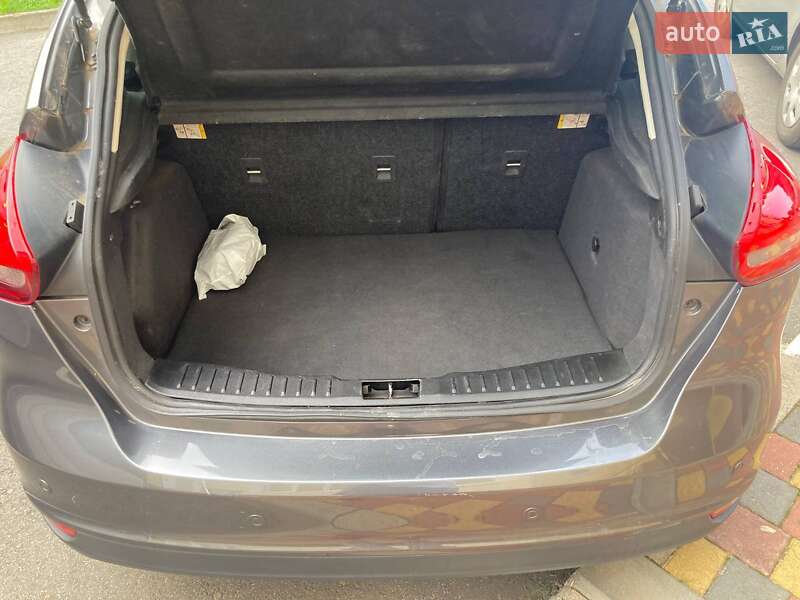 Хэтчбек Ford Focus 2015 в Стрые