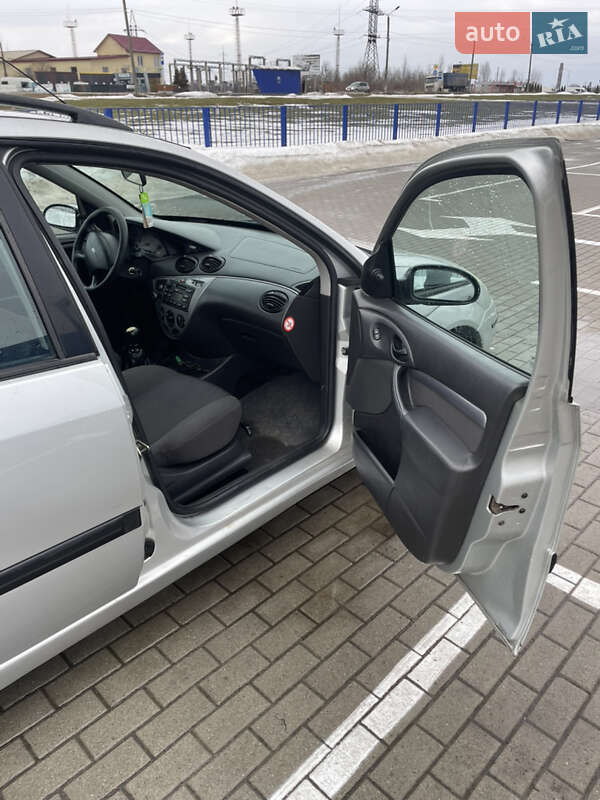 Універсал Ford Focus 2001 в Нововолинську
