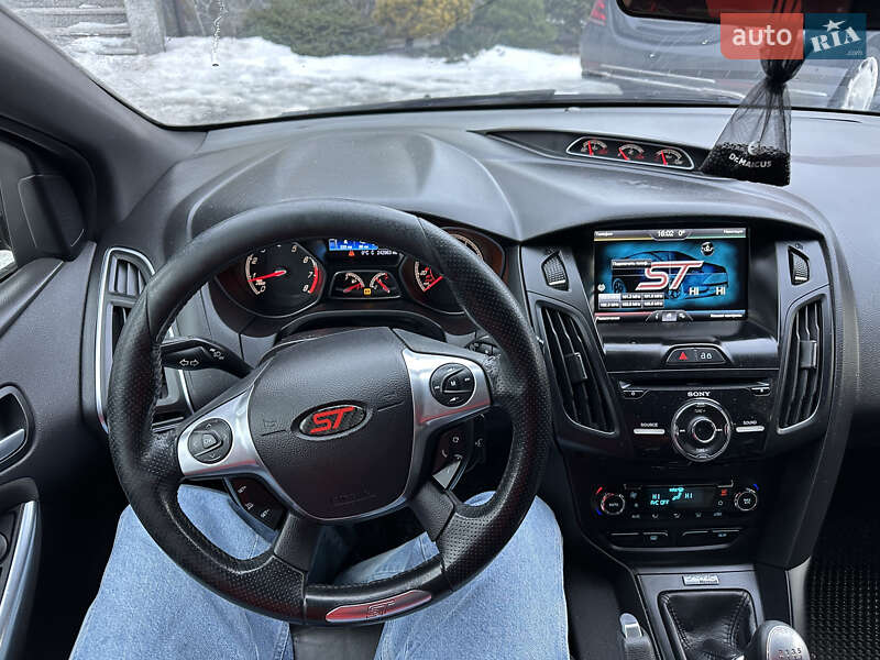 Хэтчбек Ford Focus 2013 в Киеве