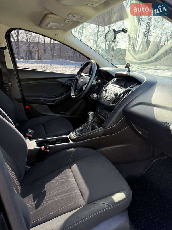 Седан Ford Focus 2016 в Лозовій
