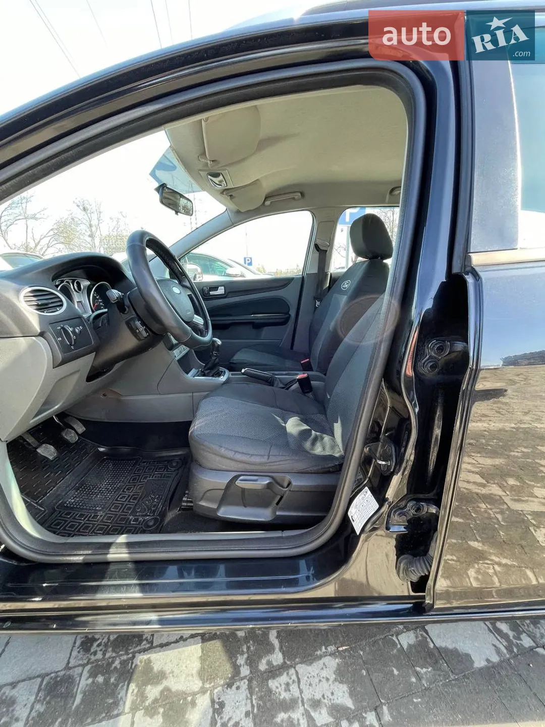 2010 Ford Focus - мініатюра 11