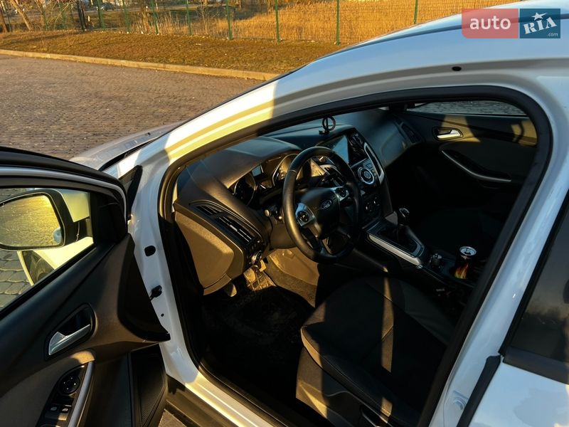 Седан Ford Focus 2013 в Новомосковске фото 10 Седан Ford Focus 2013 в Новомосковске