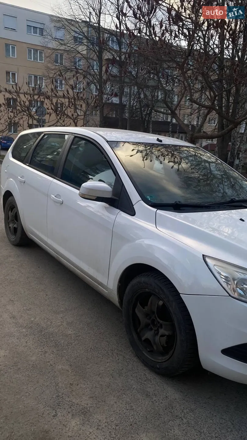 2010 Ford Focus - мініатюра 2