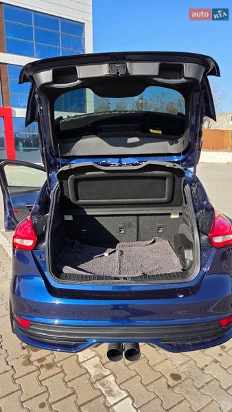 Хэтчбек Ford Focus 2015 в Черновцах