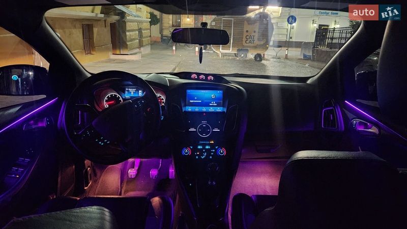 Хэтчбек Ford Focus 2015 в Черновцах