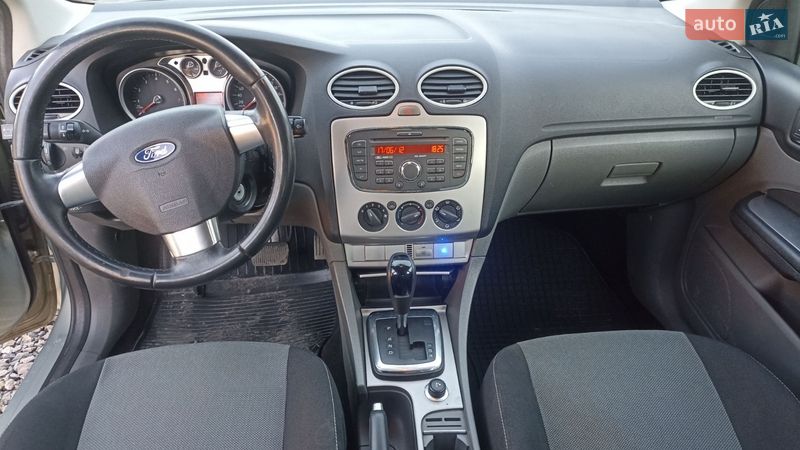 Хэтчбек Ford Focus 2010 в Каменке