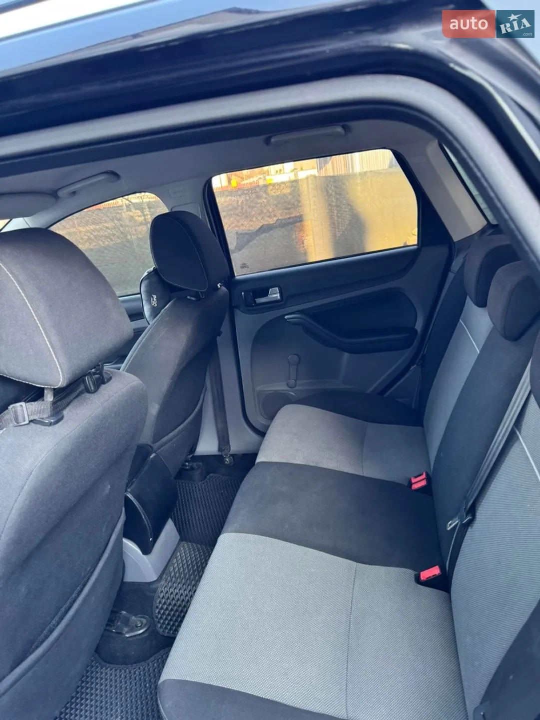 2010 Ford Focus - мініатюра 17