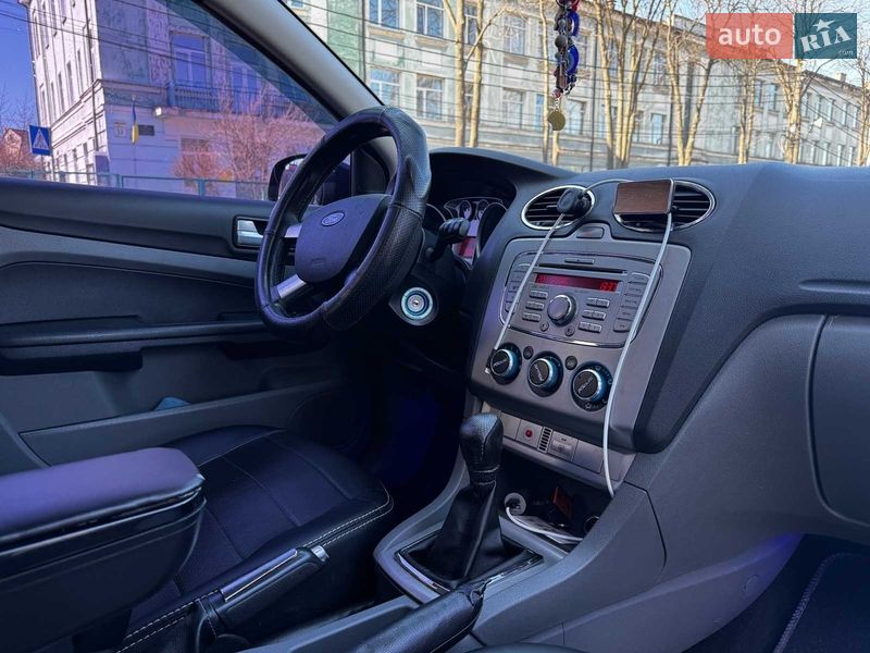 Хэтчбек Ford Focus 2008 в Киеве