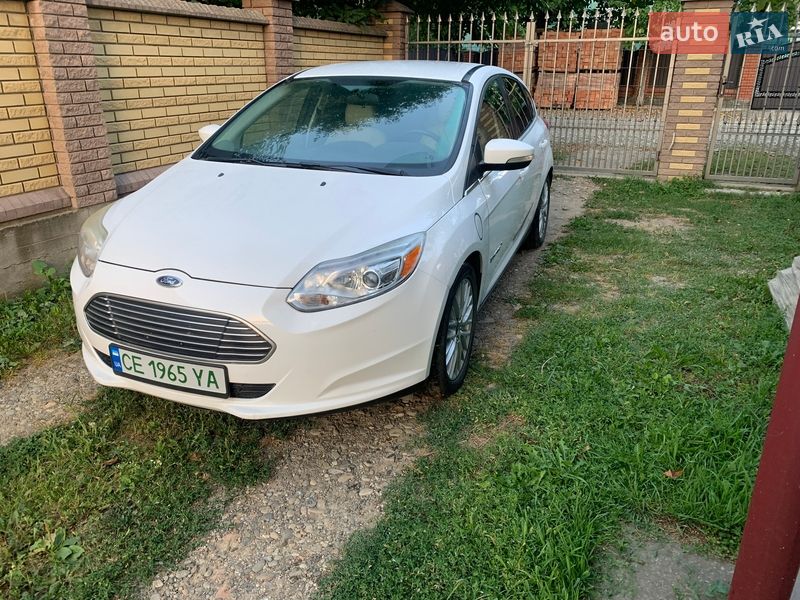 Хэтчбек Ford Focus 2013 в Черновцах