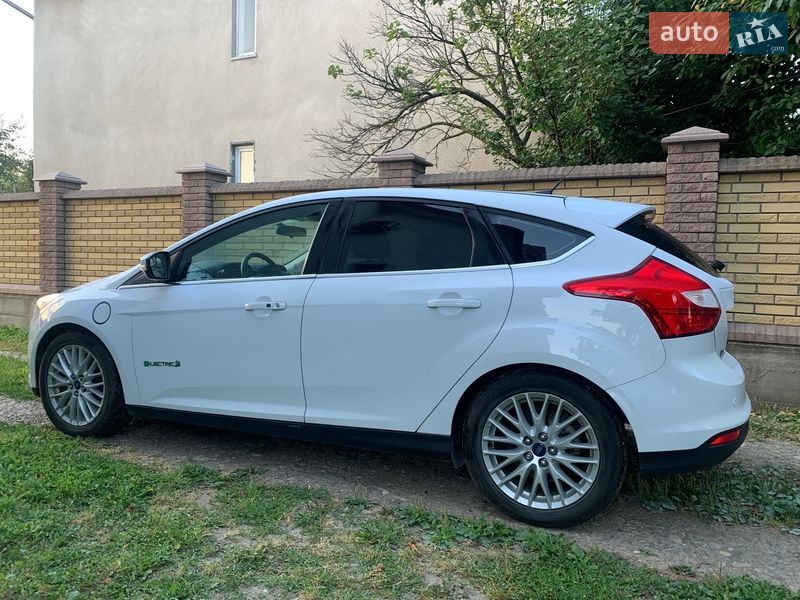 Хэтчбек Ford Focus 2013 в Черновцах