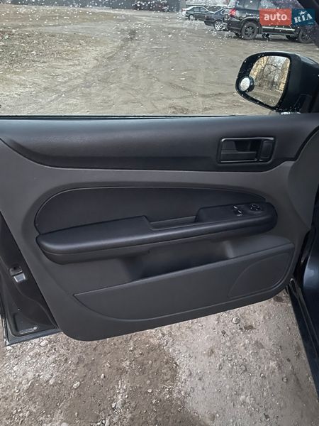 Хэтчбек Ford Focus 2007 в Каменском