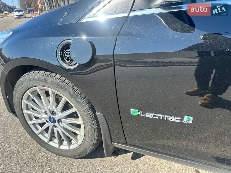 Хэтчбек Ford Focus 2013 в Киеве фото 17 Хэтчбек Ford Focus 2013 в Киеве