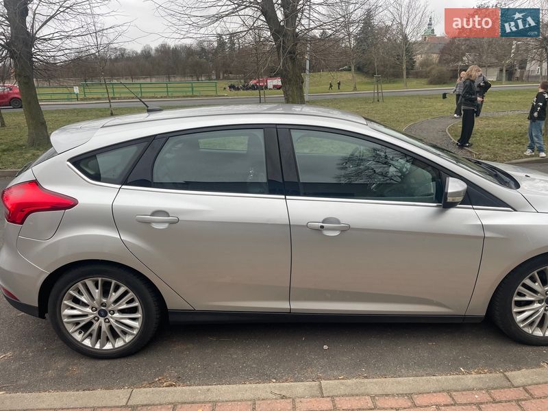 Хэтчбек Ford Focus 2015 в Киеве