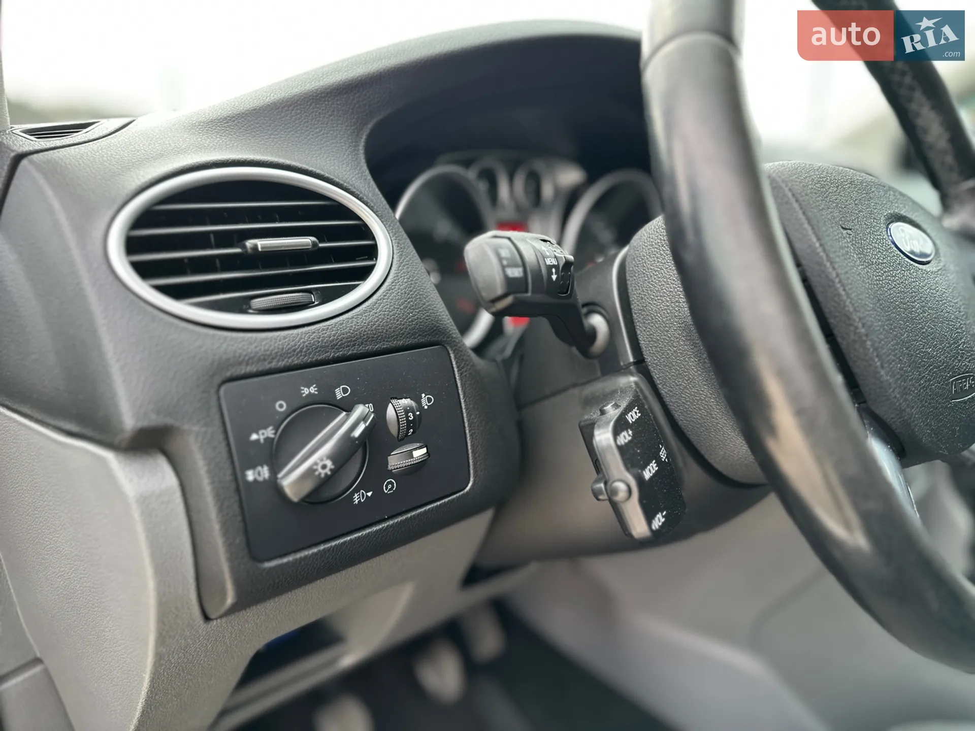 2010 Ford Focus - мініатюра 18