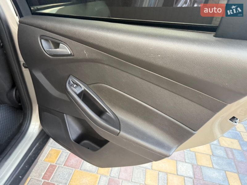 Хетчбек Ford Focus 2015 в Дніпрі