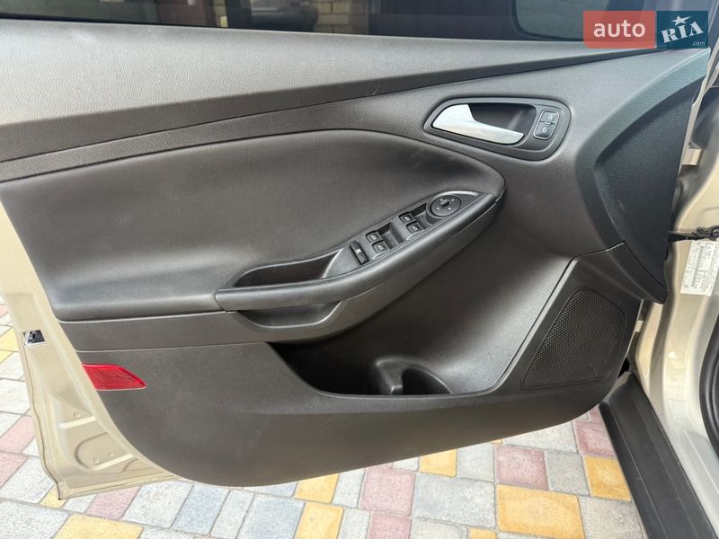 Хетчбек Ford Focus 2015 в Дніпрі