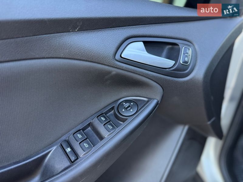 Хетчбек Ford Focus 2015 в Дніпрі
