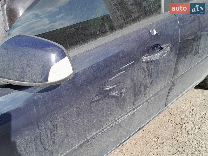 Седан Ford Focus 2007 в Вишневому фото 13 Седан Ford Focus 2007 в Вишневому