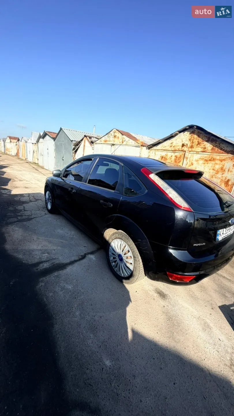 2010 Ford Focus - мініатюра 2