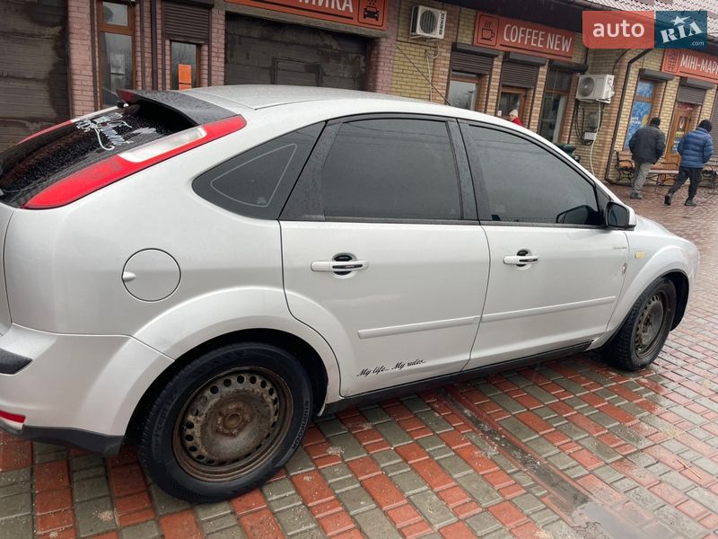 Хэтчбек Ford Focus 2007 в Помошной