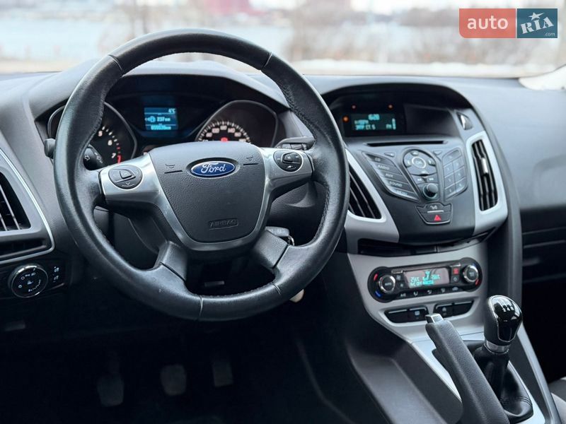 Хэтчбек Ford Focus 2014 в Киеве