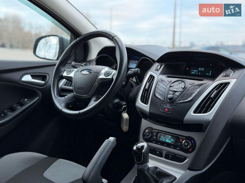 Хэтчбек Ford Focus 2014 в Киеве