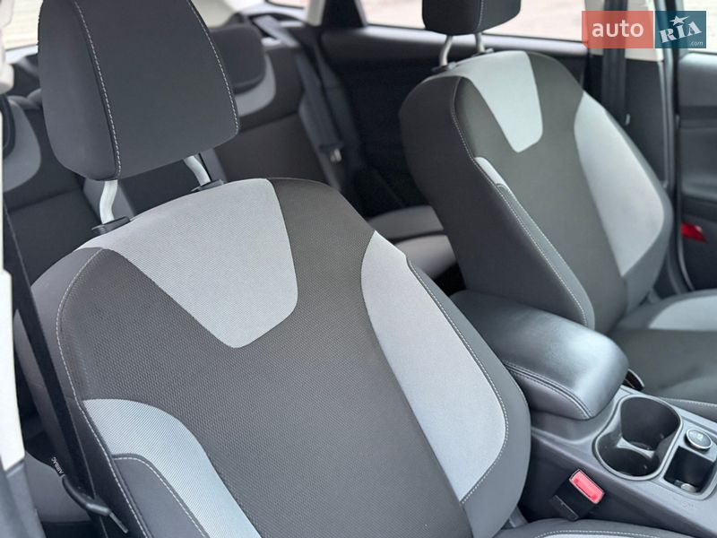 Хэтчбек Ford Focus 2014 в Киеве