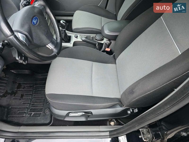 Хэтчбек Ford Focus 2010 в Полтаве фото 13 Хэтчбек Ford Focus 2010 в Полтаве