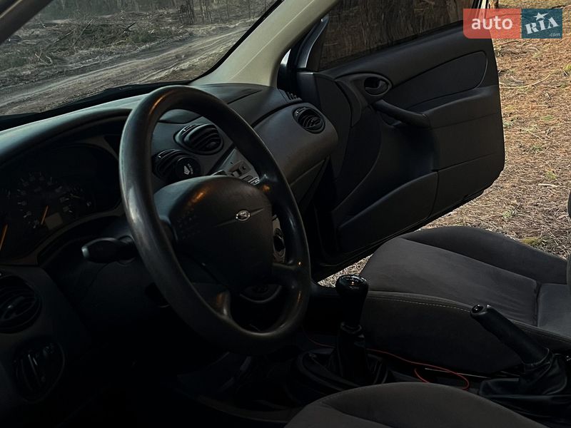 Хэтчбек Ford Focus 2004 в Вышгороде