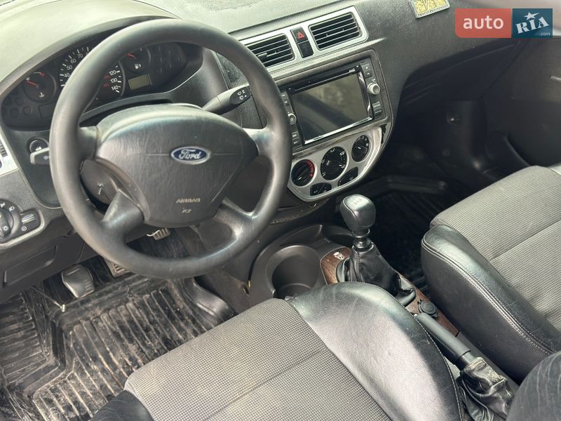 Хэтчбек Ford Focus 2005 в Ровно