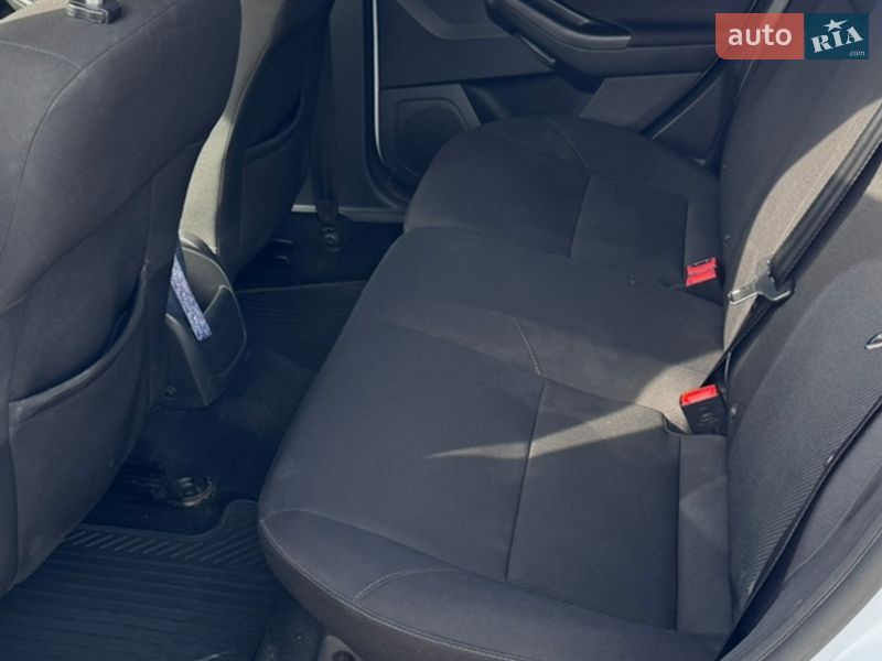 Хетчбек Ford Focus 2017 в Дніпрі фото 12 Хетчбек Ford Focus 2017 в Дніпрі