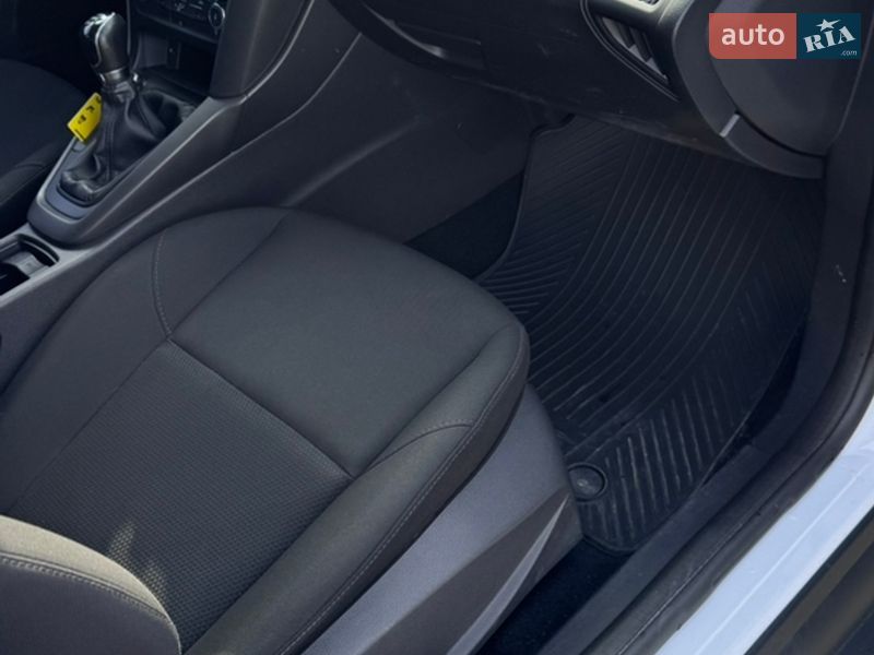 Хетчбек Ford Focus 2017 в Дніпрі фото 23 Хетчбек Ford Focus 2017 в Дніпрі