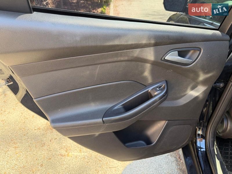 Хэтчбек Ford Focus 2015 в Киеве фото 17 Хэтчбек Ford Focus 2015 в Киеве