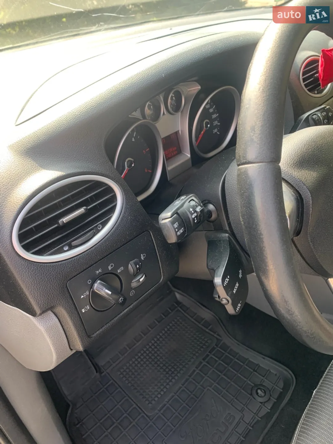2010 Ford Focus - мініатюра 29