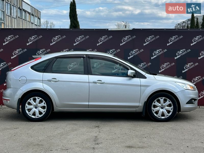 Хэтчбек Ford Focus 2010 в Сумах