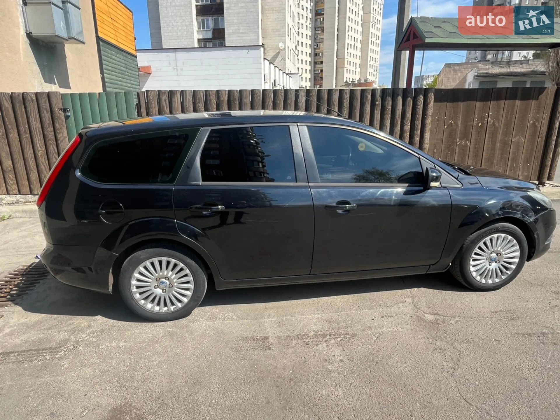 2010 Ford Focus - мініатюра 2