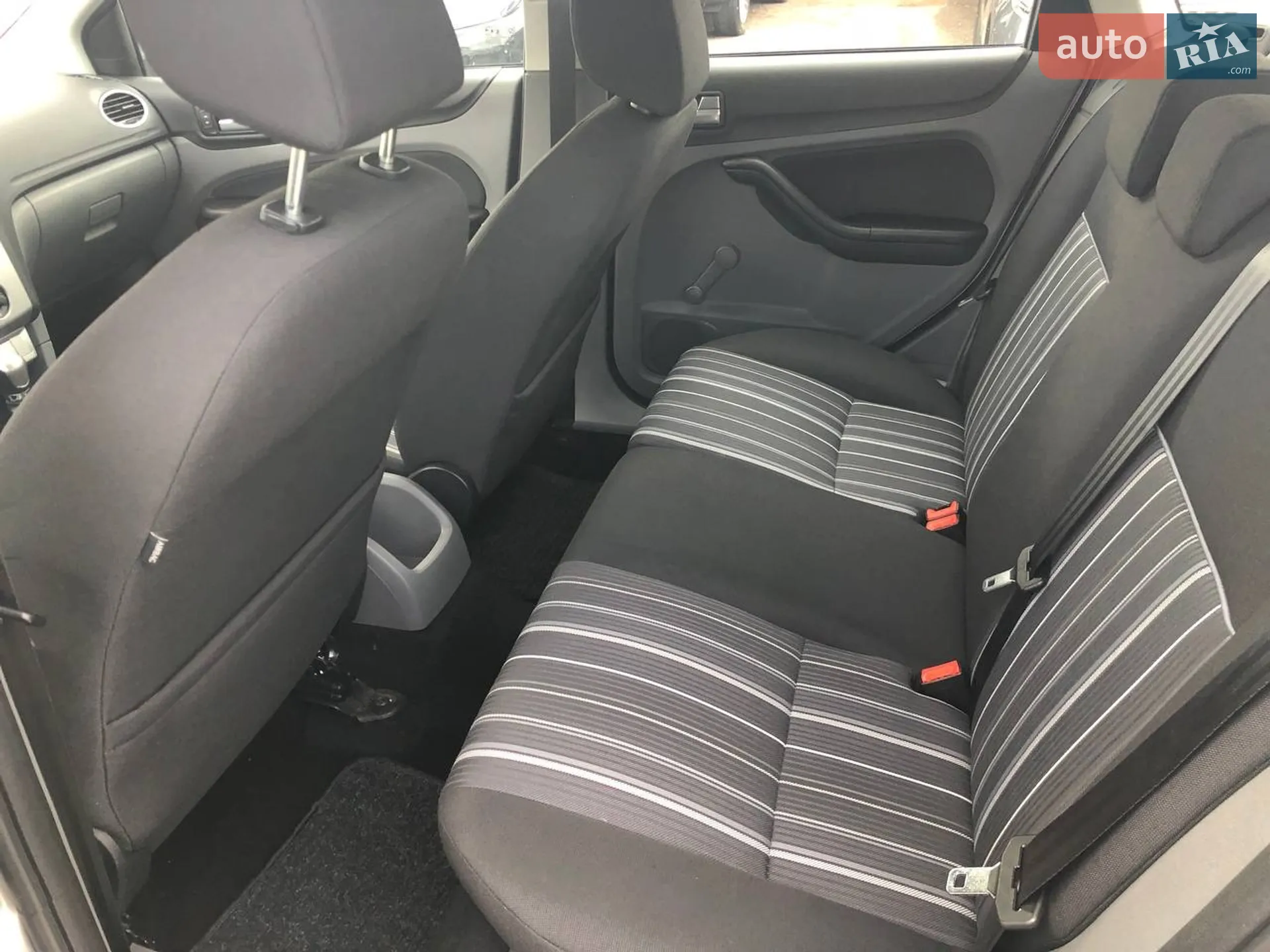 2010 Ford Focus - мініатюра 19