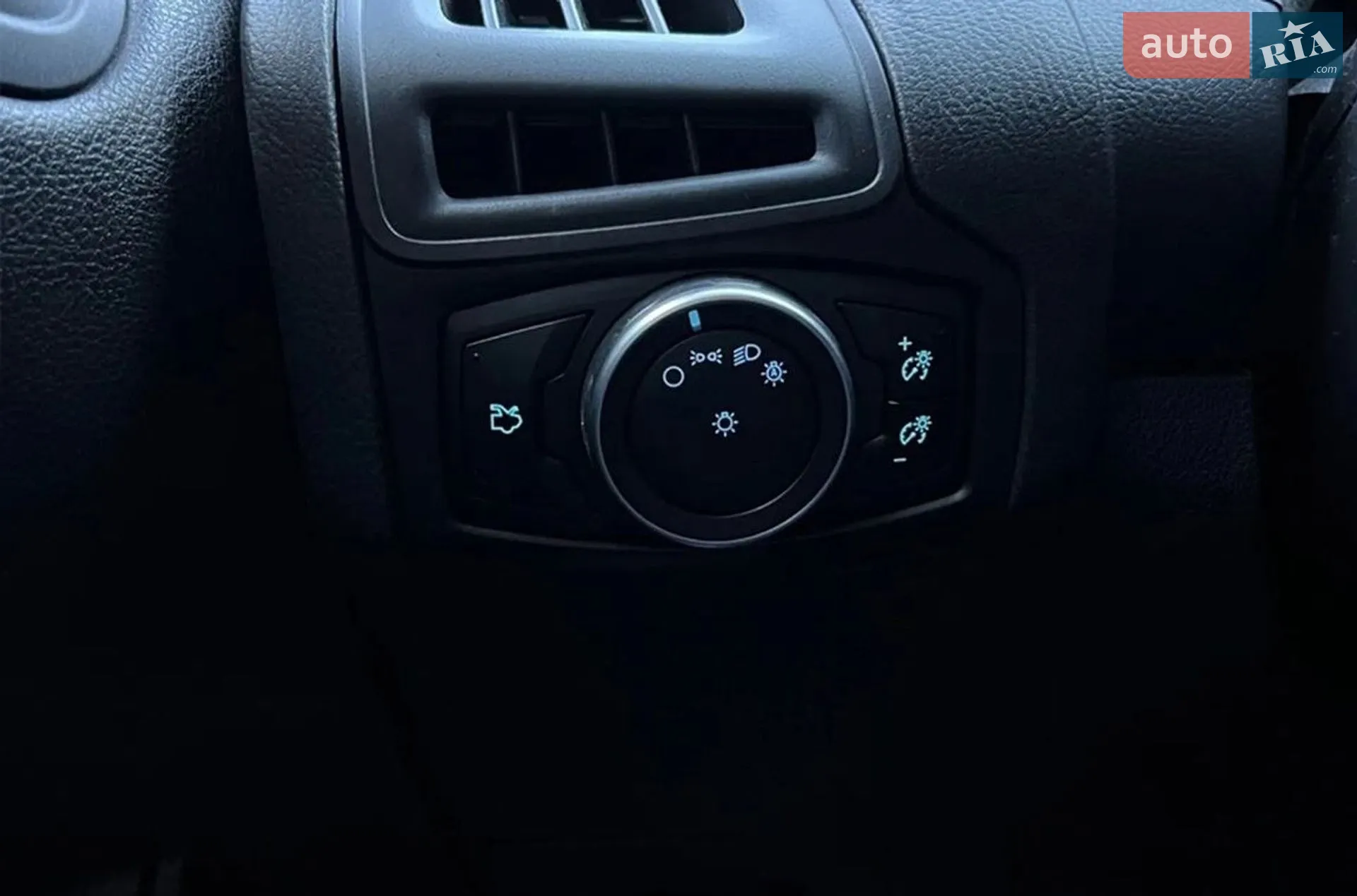 2015 Ford Focus - мініатюра 18